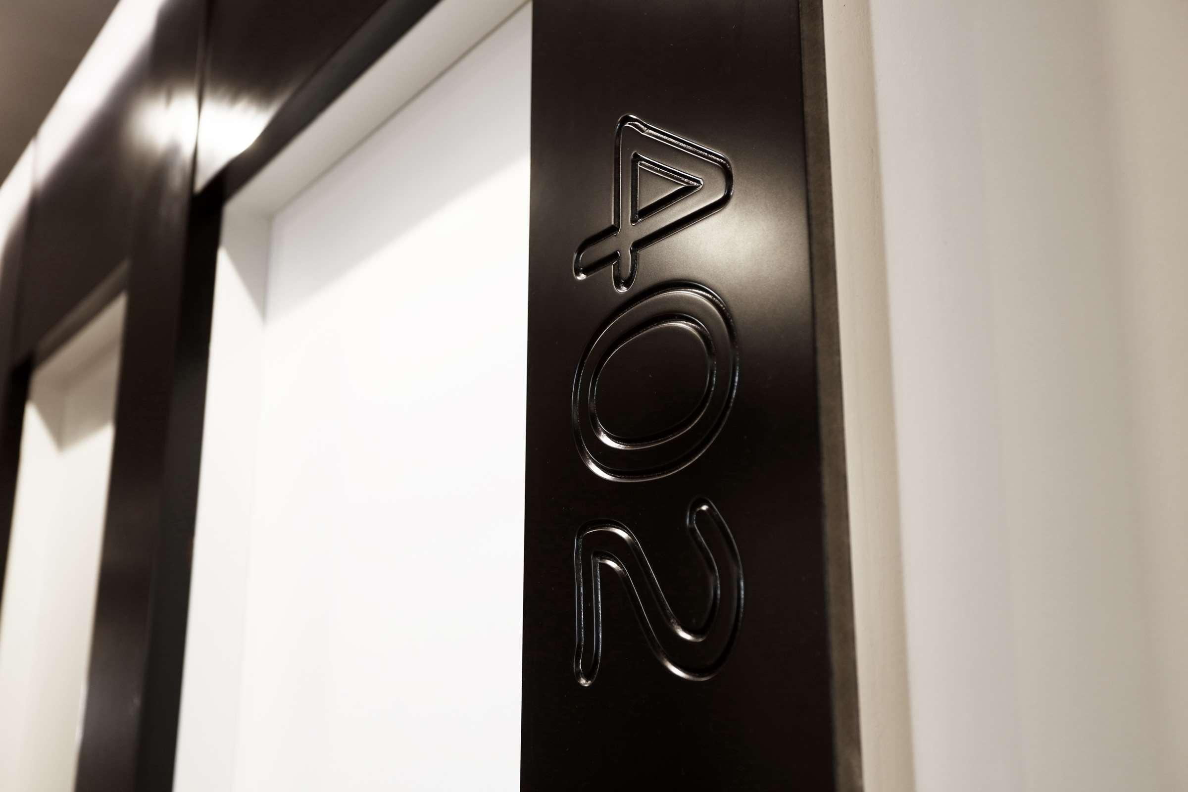 호텔 조안 미로 뮤지엄 팔마데마요르카 외부 사진 The word "PON" in the elevator