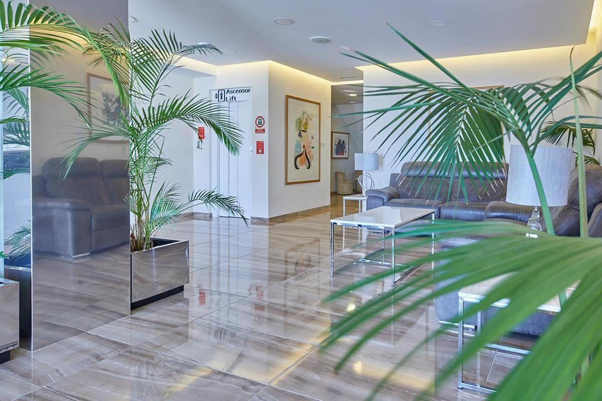 호텔 조안 미로 뮤지엄 팔마데마요르카 외부 사진 The hotel has a lobby