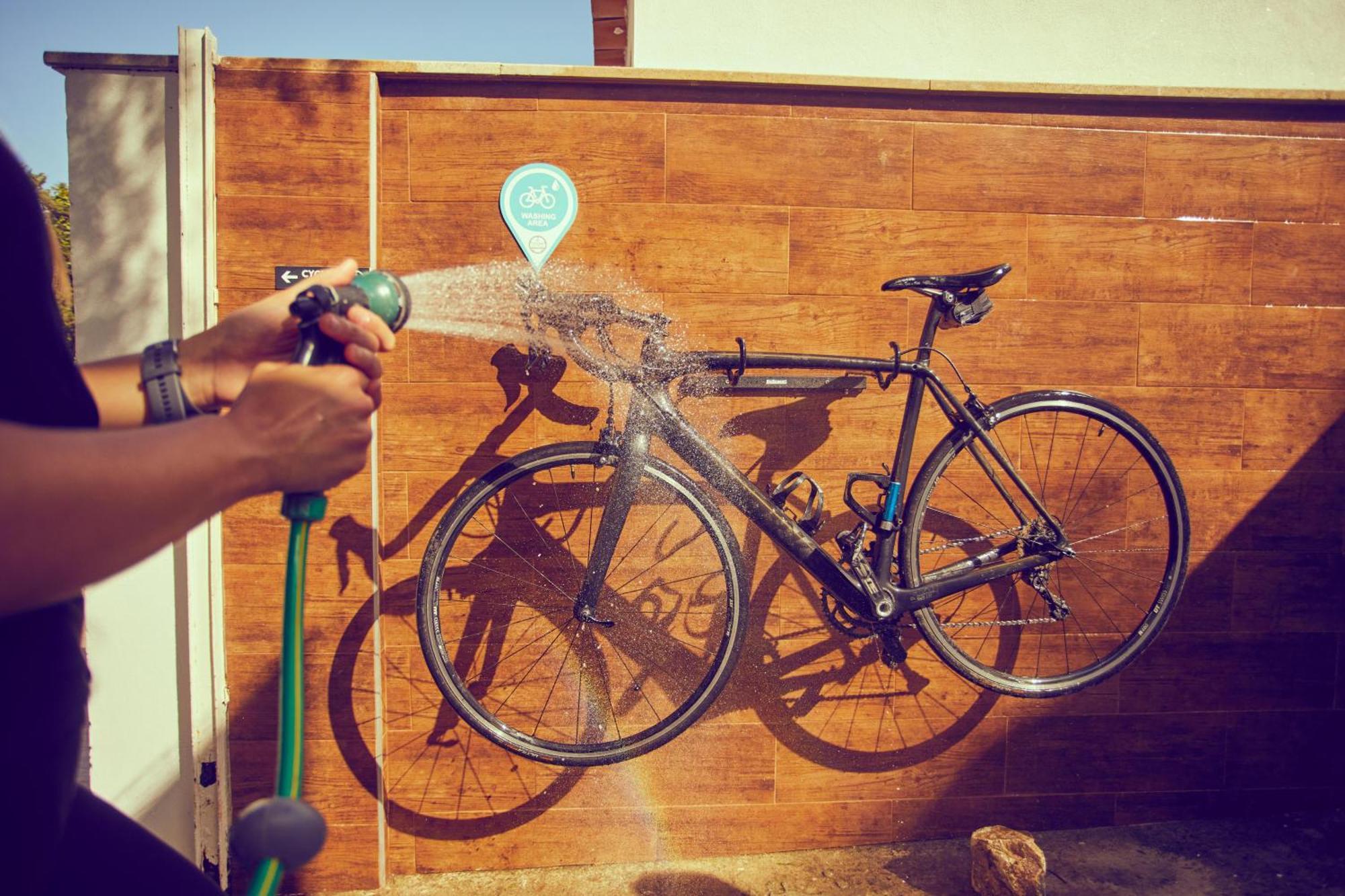 호텔 조안 미로 뮤지엄 팔마데마요르카 외부 사진 Bicycle washing station